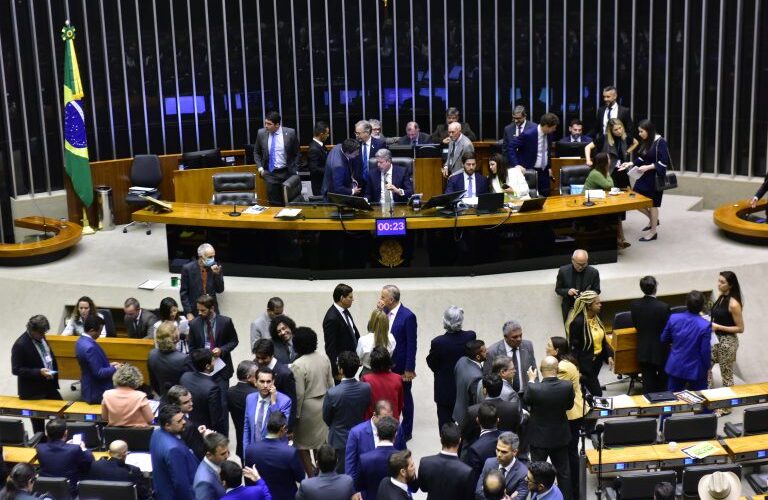 Câmara aprova urgência para projeto do novo arcabouço fiscal